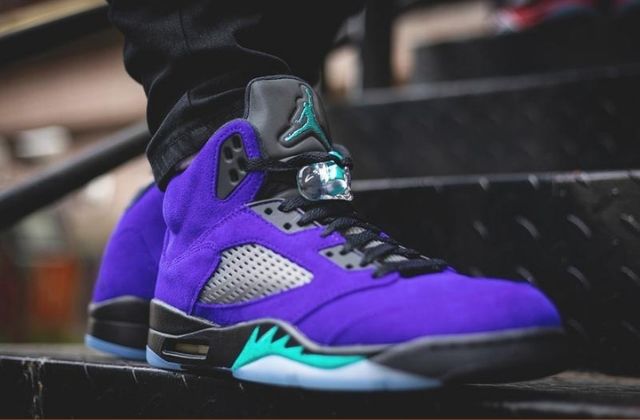 Jordan 5 2025 negro con morado